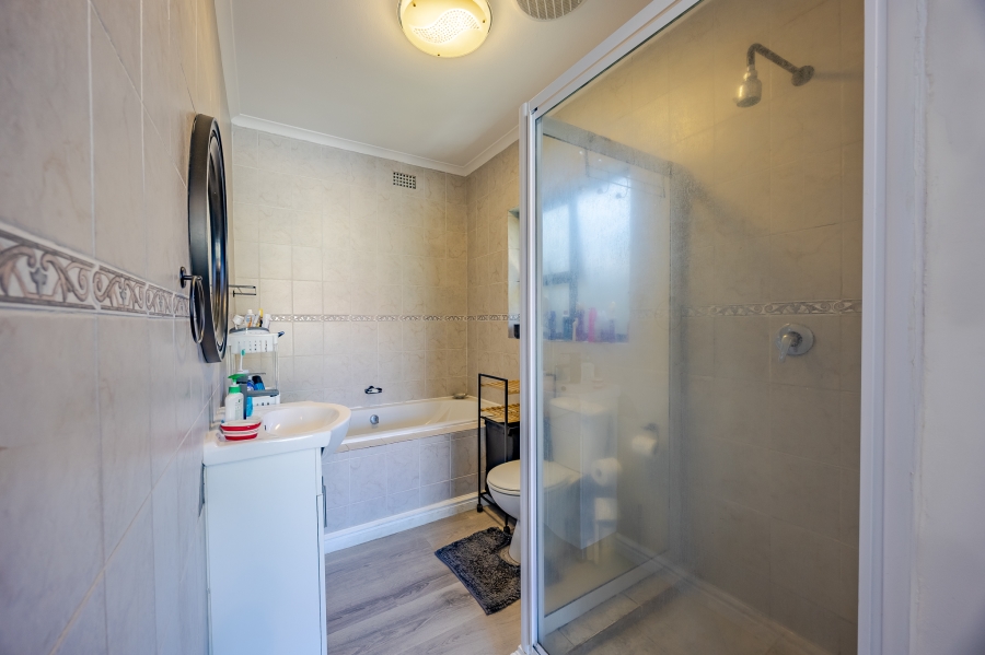 5 Bedroom Property for Sale in Flamingo Vlei Western Cape